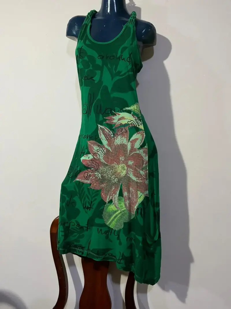 Vestido verde con estampado floral