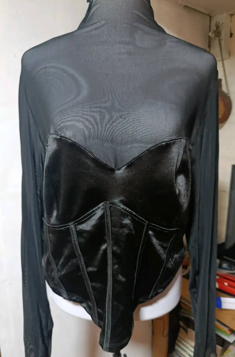 Blusa Negra Transparente con Corset