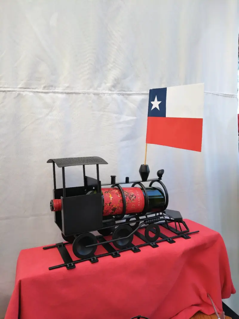 Portabotellas de Tren Decorativo con Bandera Chilena - 3