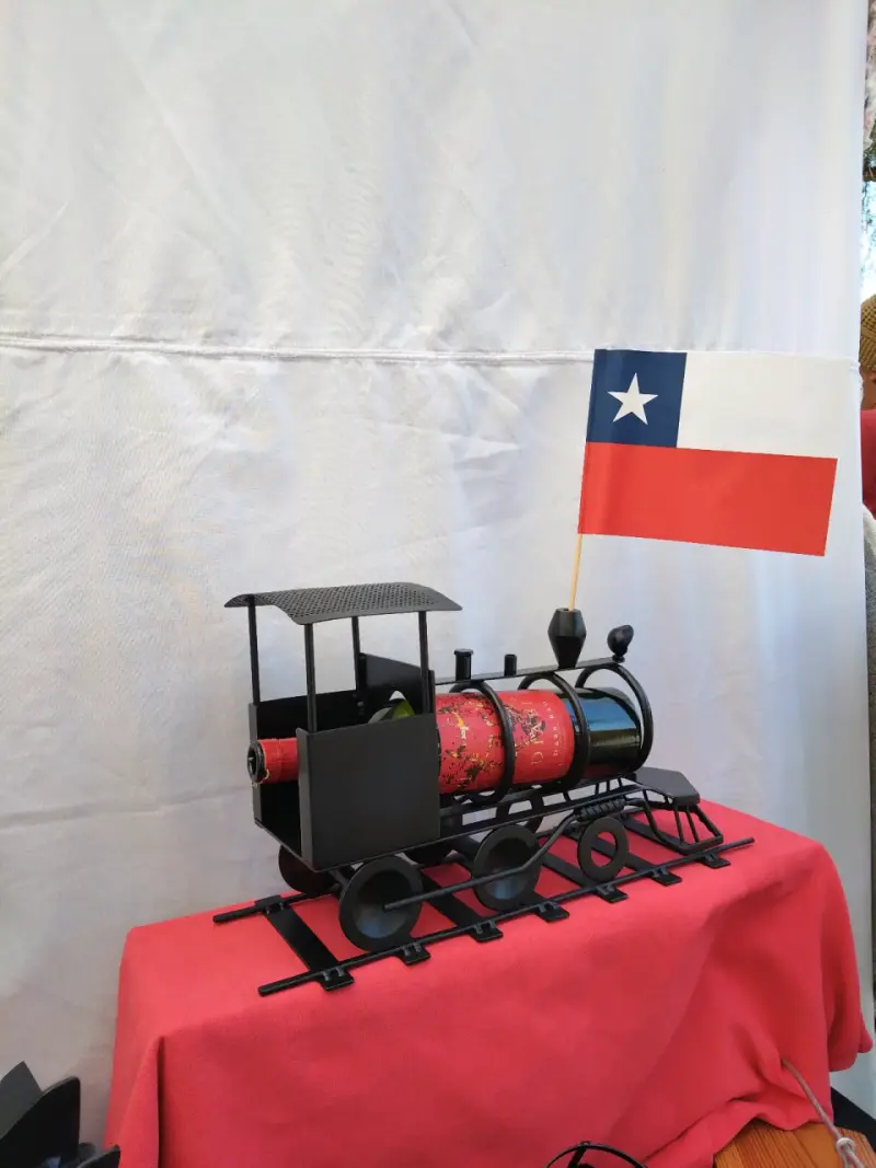 Portabotellas de Tren Decorativo con Bandera Chilena - 4