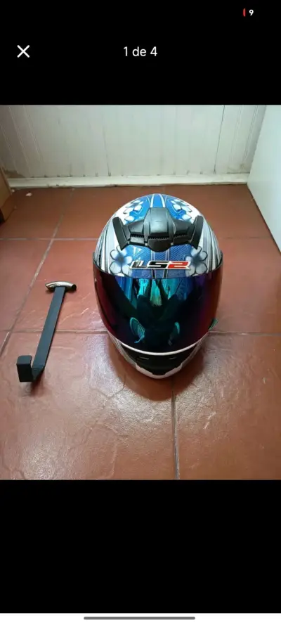 Casco de moto LS2 con diseño floral - miniatura 1