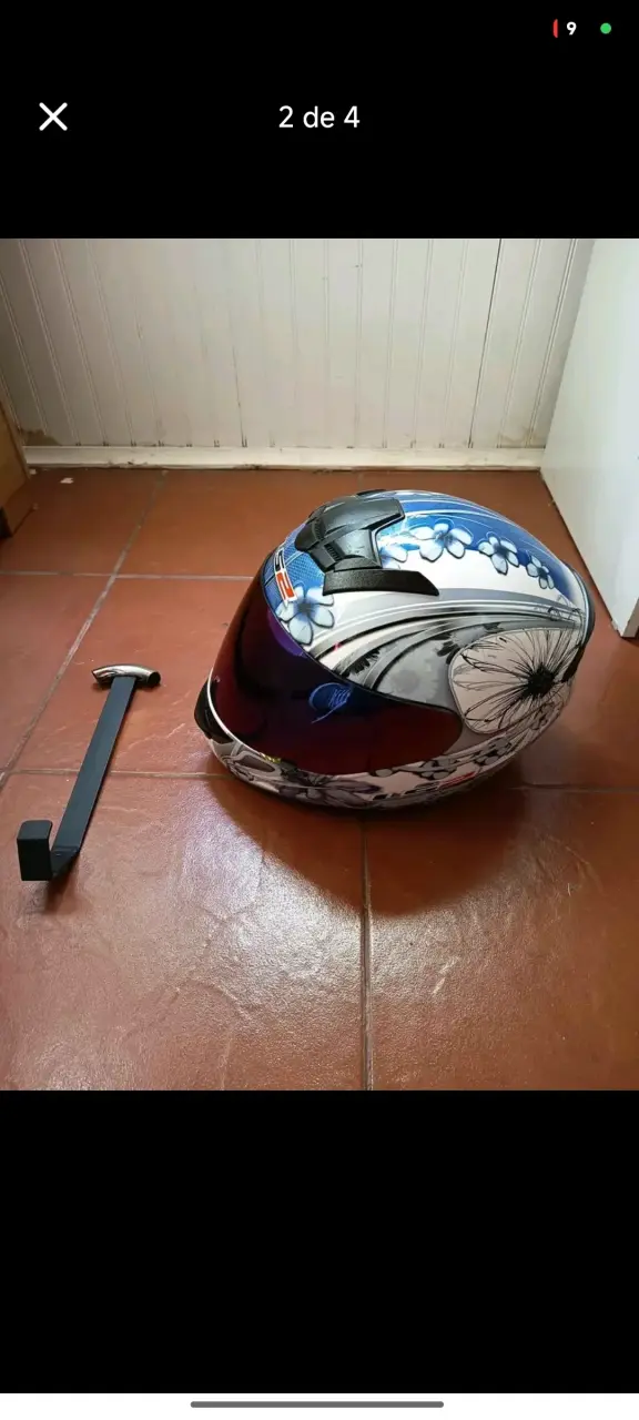 Casco de moto LS2 con diseño floral - 2