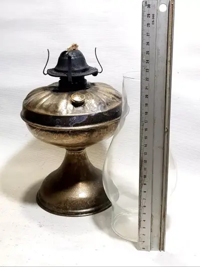 Lámpara a parafina vintage metal bronce y vidrio - miniatura 1