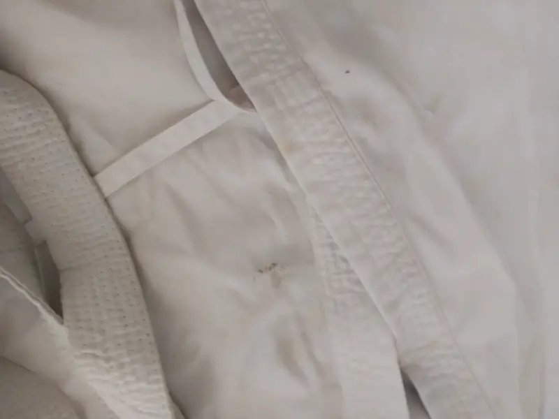 Kimono de Artes Marciales Blanco con Cinturón - 3