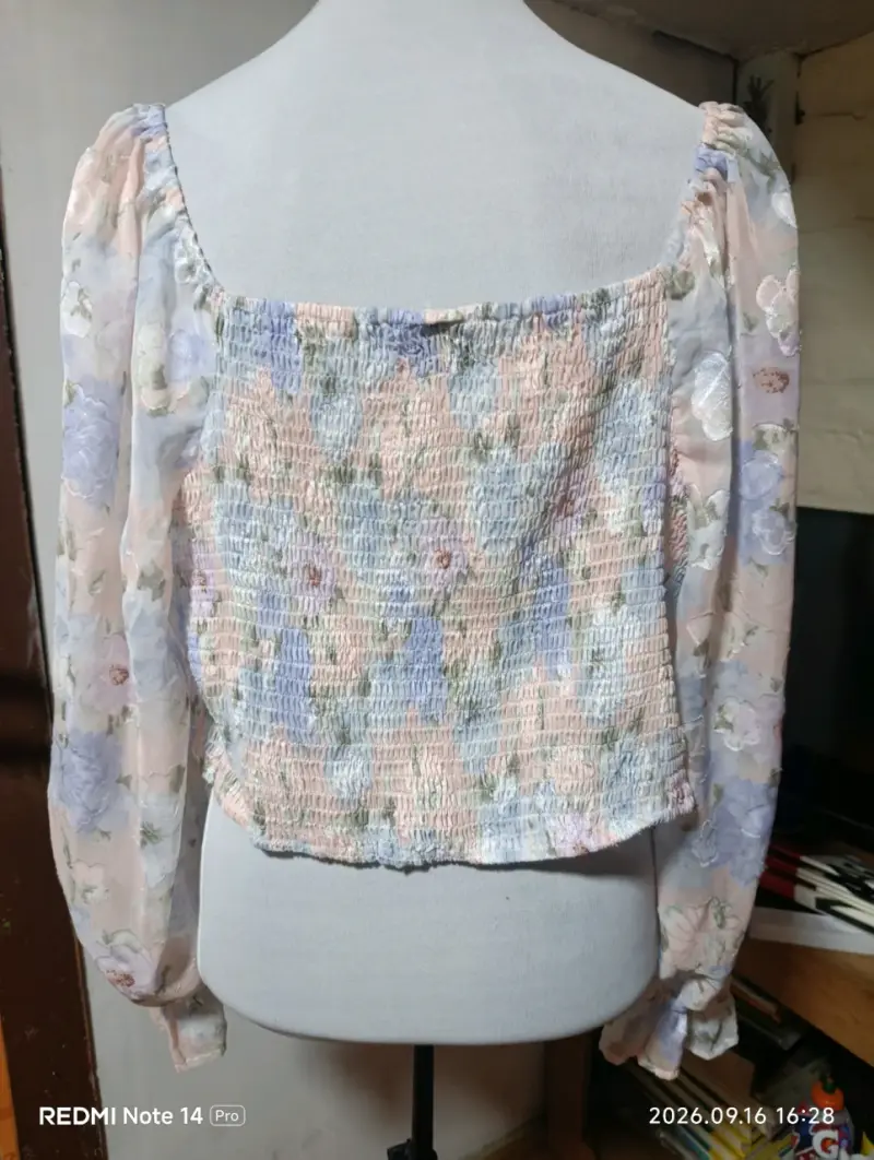 Blusa floral con mangas largas - 2