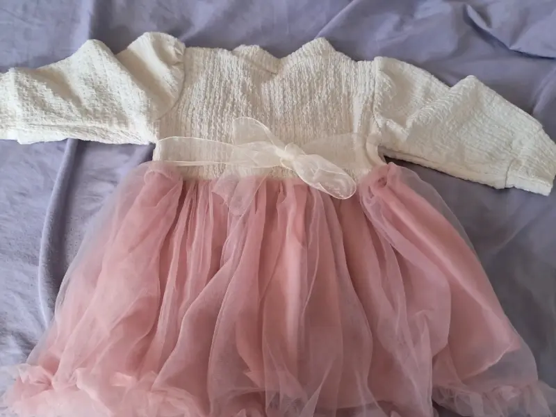 Vestido de niña con tul rosa y lazo - 2