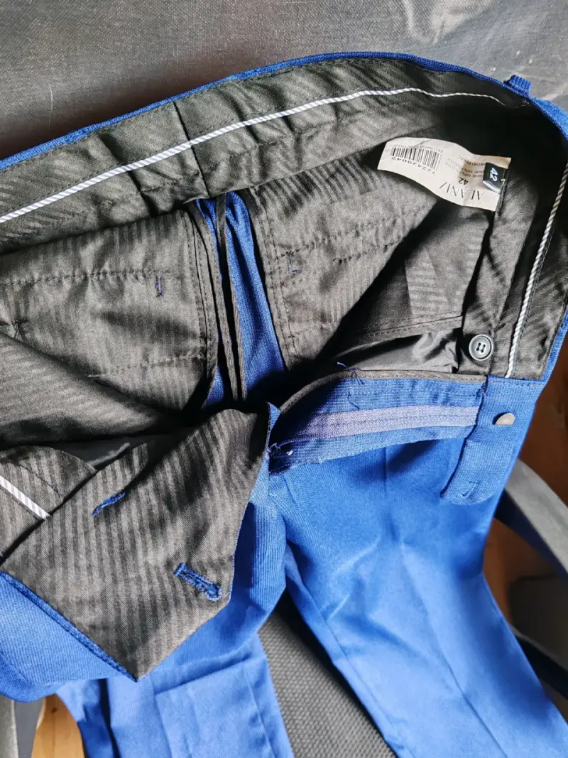 Traje azul Alaniz con corbata negra - 3