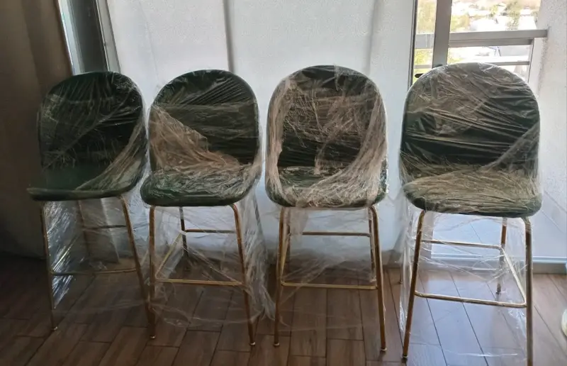 Set de 4 sillas altas tapizadas en verde