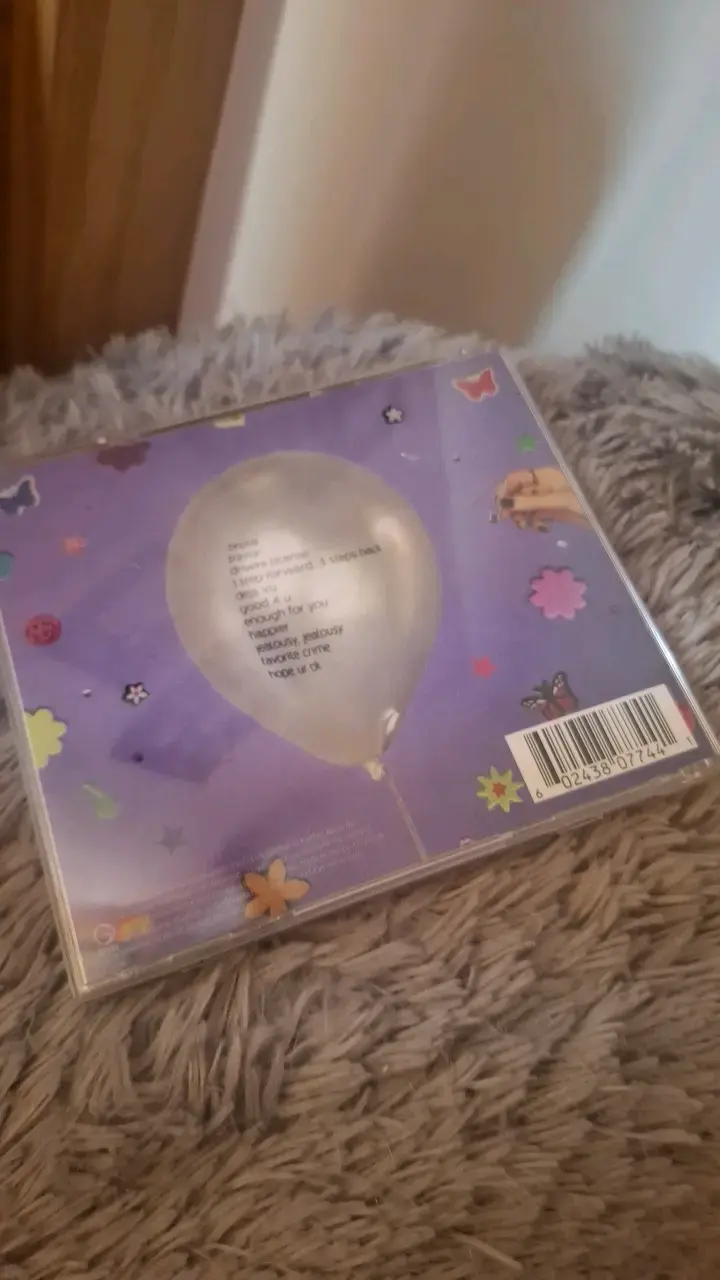 CD de música Sour de Olivia Rodrigo - 2