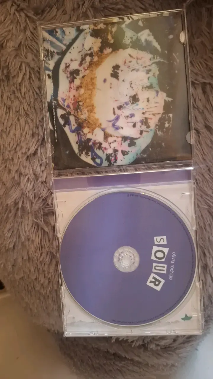 CD de música Sour de Olivia Rodrigo - 3