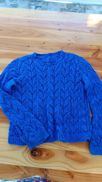 Sweater tejido azul para mujer - miniatura 1