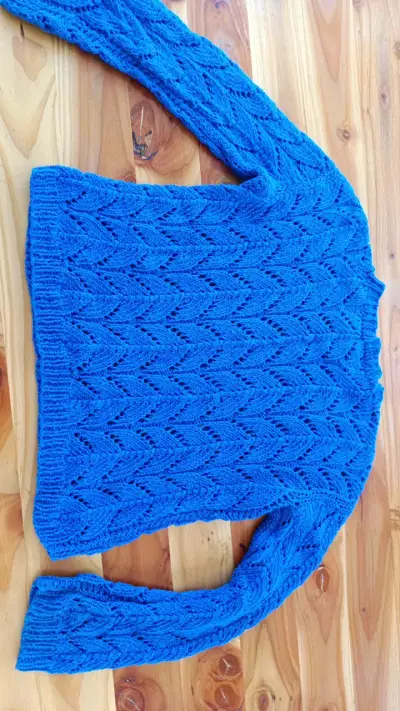 Sweater tejido azul para mujer - miniatura 2