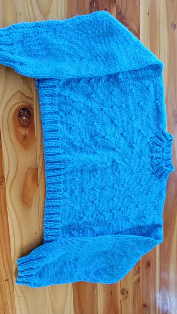 Sweater tejido azul adolescente