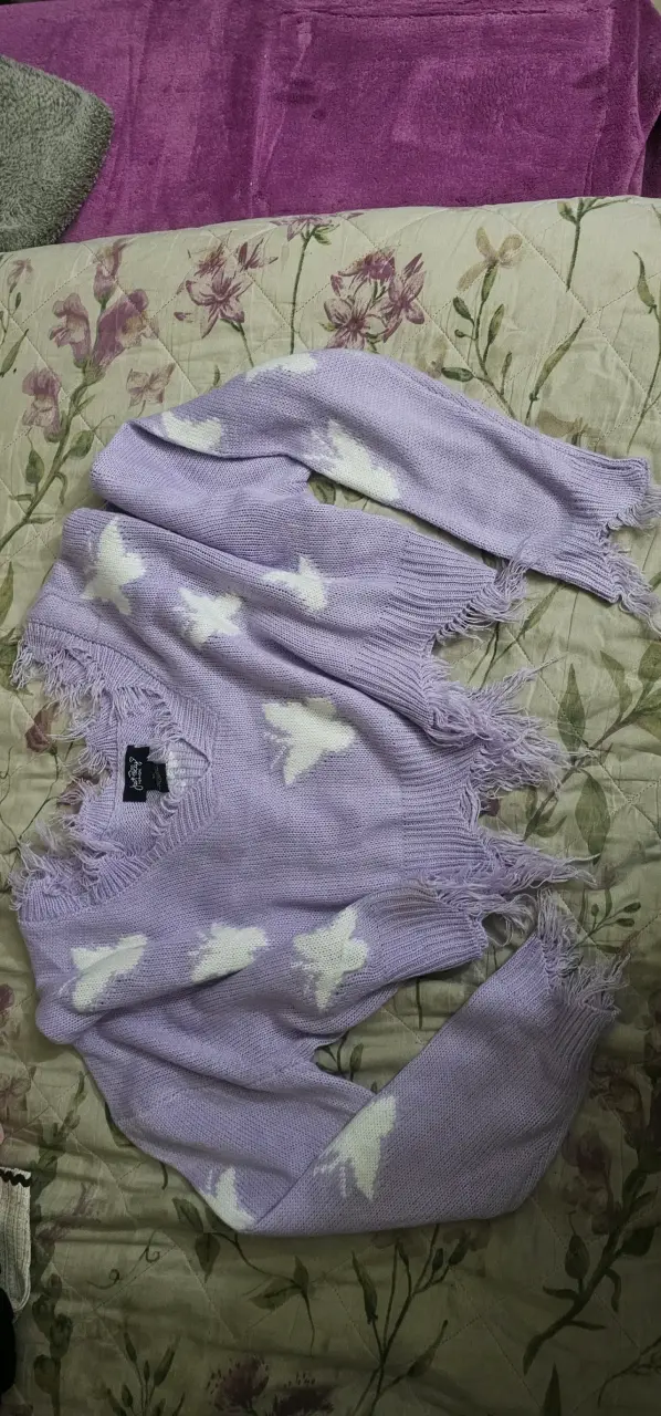 Suéter Morado con Estrellas Blancas y Flecos