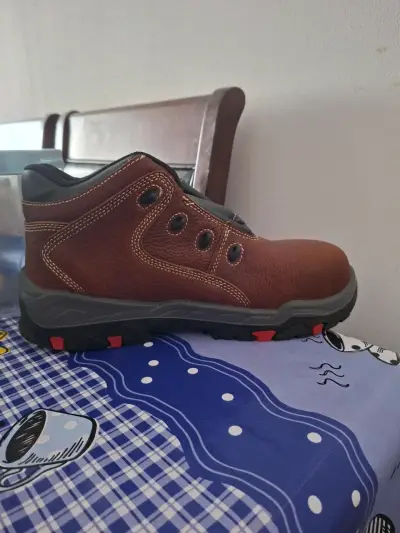 Botas de seguridad marrones con suela antideslizante - miniatura 1