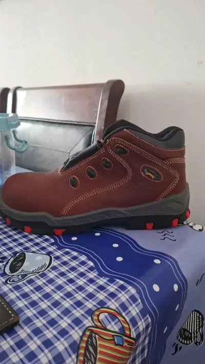 Botas de seguridad marrones con suela antideslizante - miniatura 3