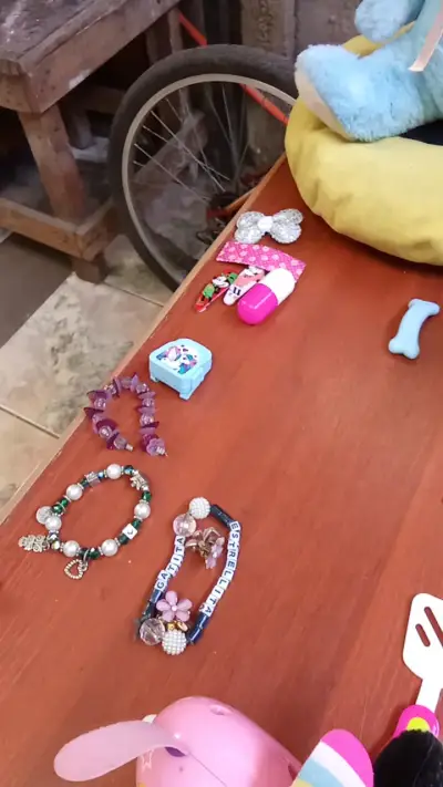 Lote de juguetes  y accesorios para  niños - miniatura 5