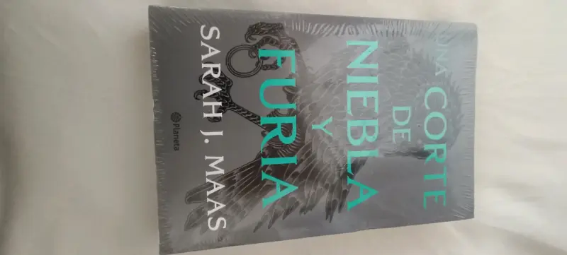 Libros 'Una Corte de Rosas y Espinas' y 'Una Corte de Niebla y Furia' de Sarah J. Maas - 2