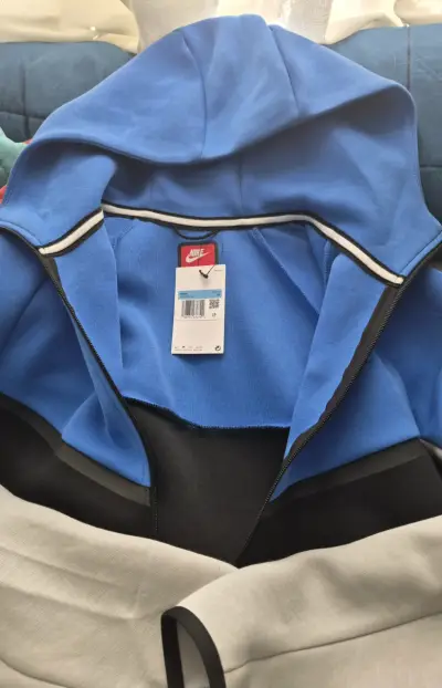Polerón Nike con capucha azul y negro - miniatura 1