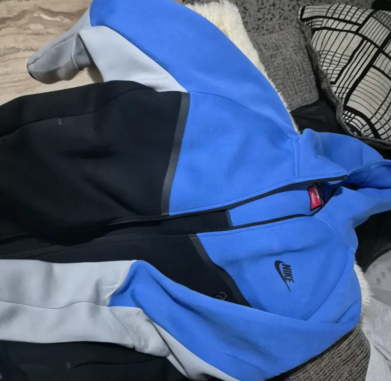 Polerón Nike con capucha azul y negro - 4