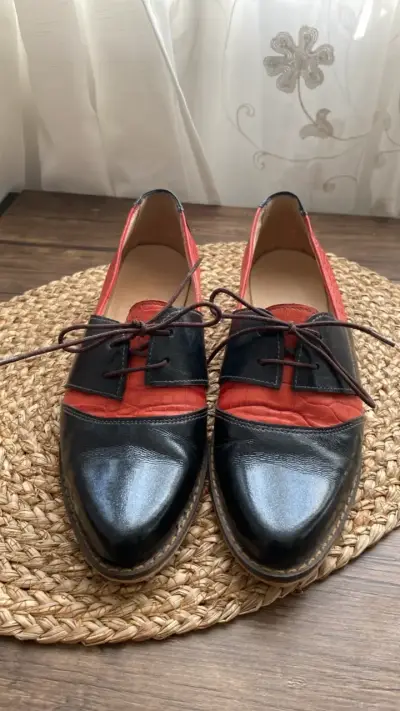 Zapatos de cuero bicolor para mujer - miniatura 1