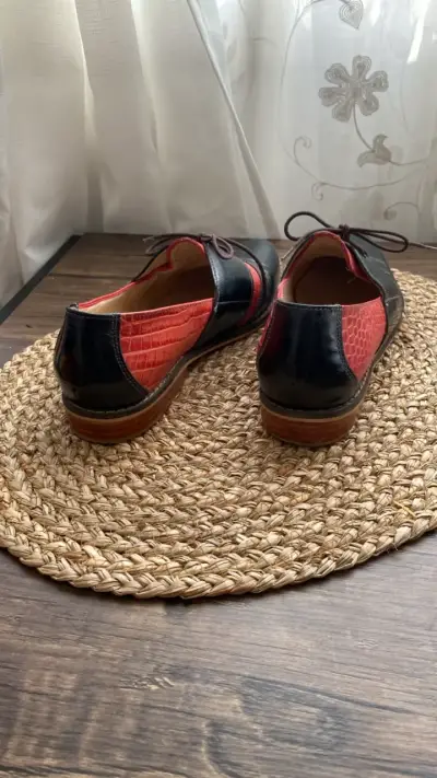 Zapatos de cuero bicolor para mujer - miniatura 4