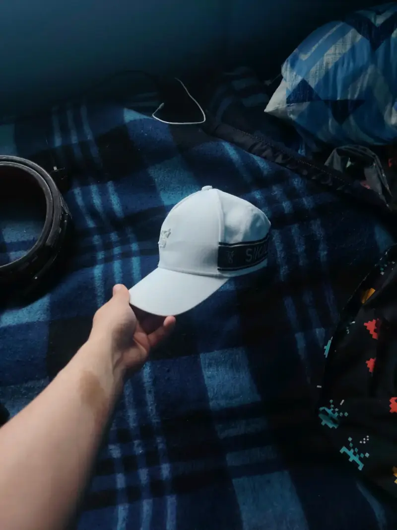 Gorra blanca SikSilk con logo bordado - 2