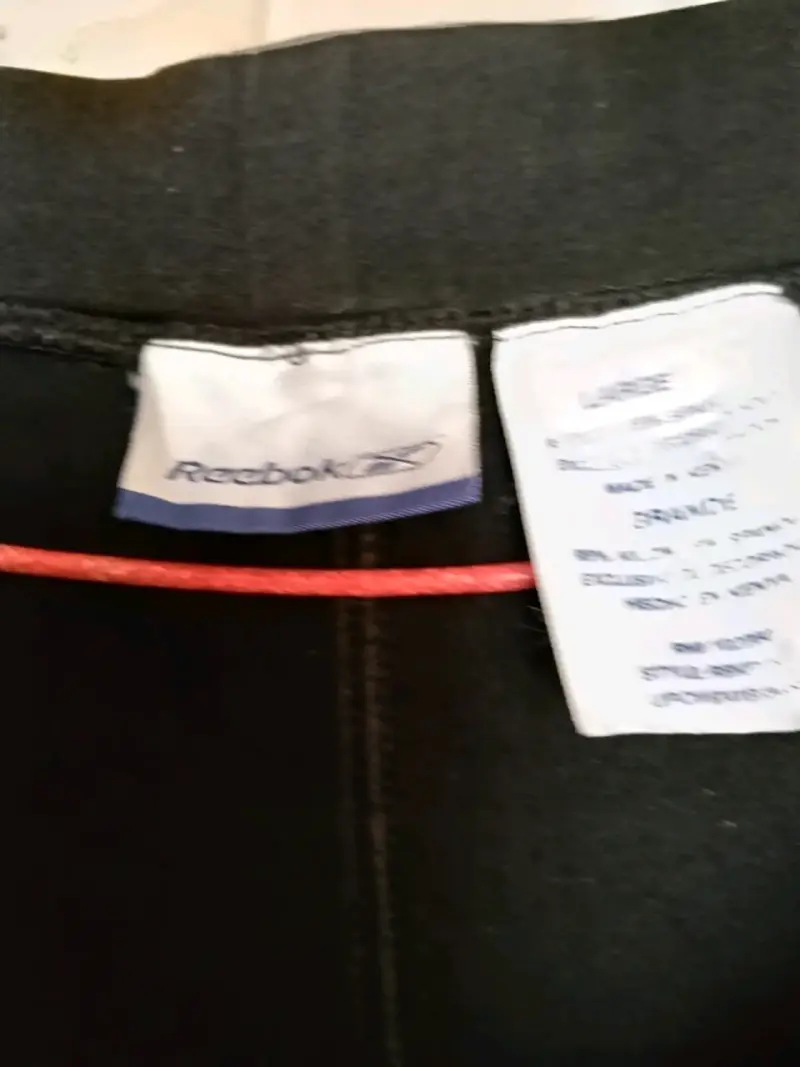 Pantalones deportivos negros Reebok talla L - 1