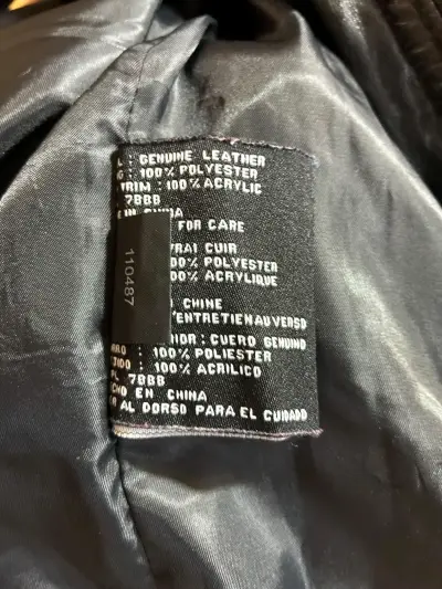 Chaqueta de cuero negra con cuello tejido - miniatura 6
