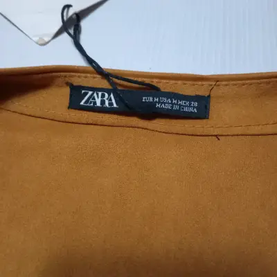Abrigo Zara mostaza con cinturón  para mujer - miniatura 2