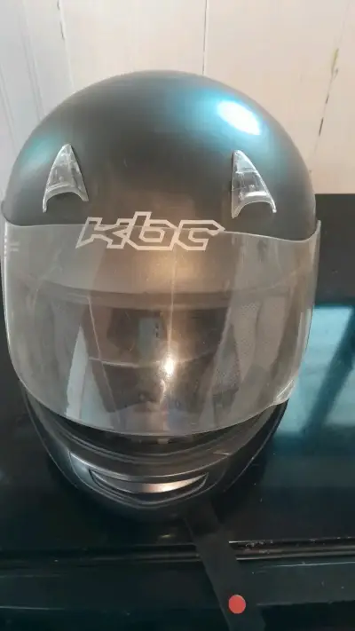 Casco de moto KBC negro con visera - miniatura 1