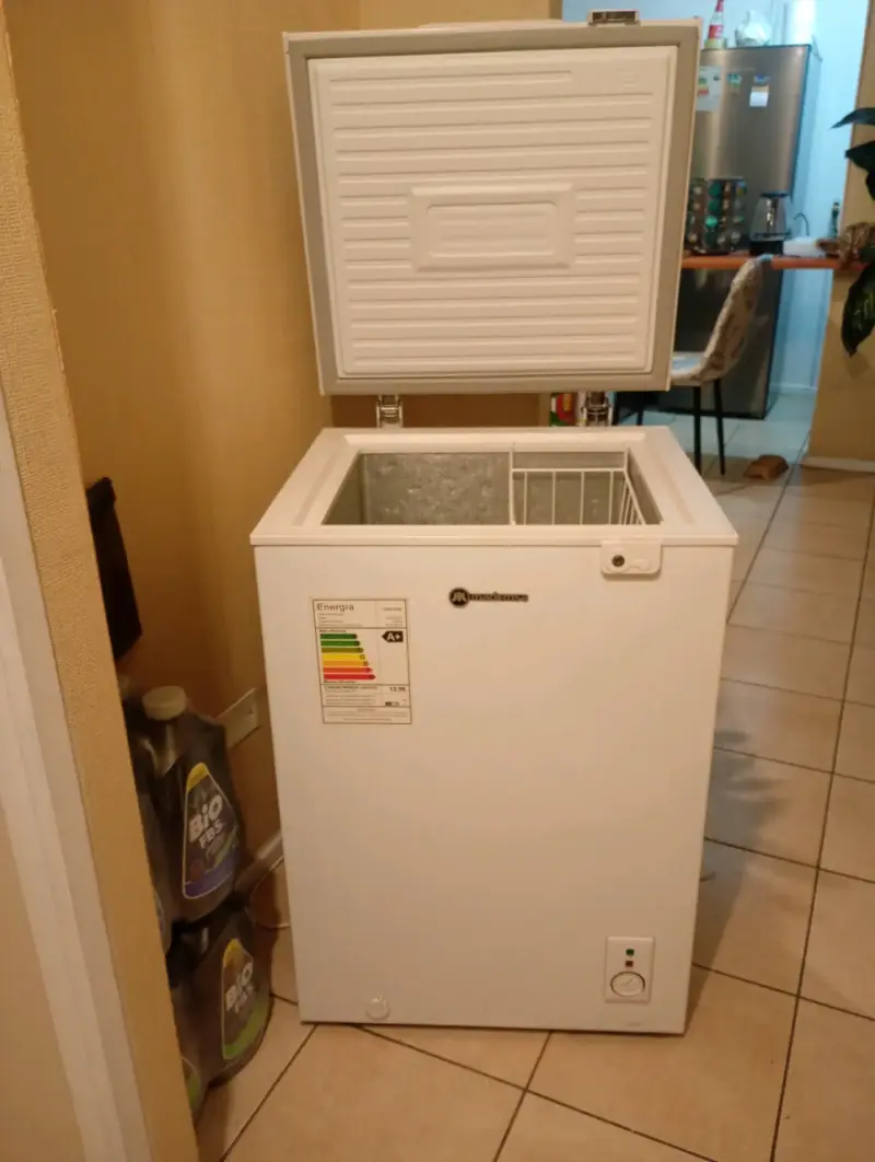 SE VENDE congelador tenés poco uso - 1