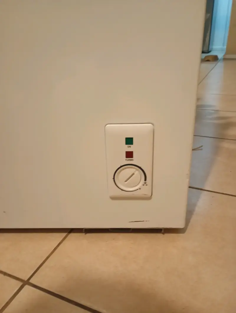 SE VENDE congelador tenés poco uso - 3