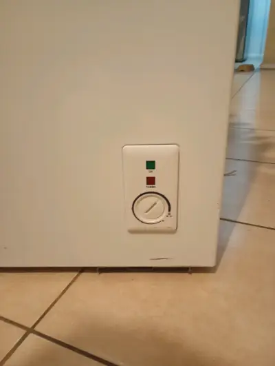 SE VENDE congelador tenés poco uso - miniatura 3