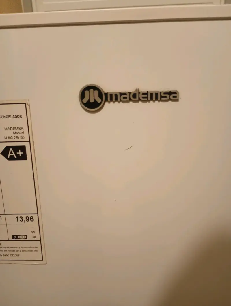 SE VENDE congelador tenés poco uso - 4