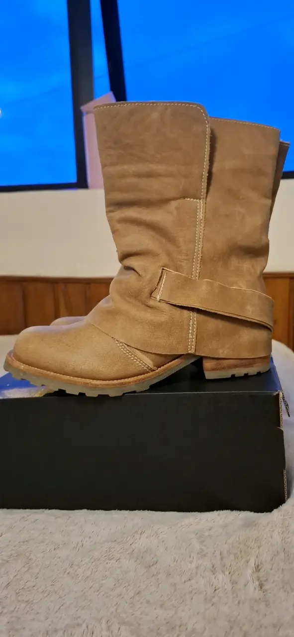 Botas de gamuza beige con hebilla - 3