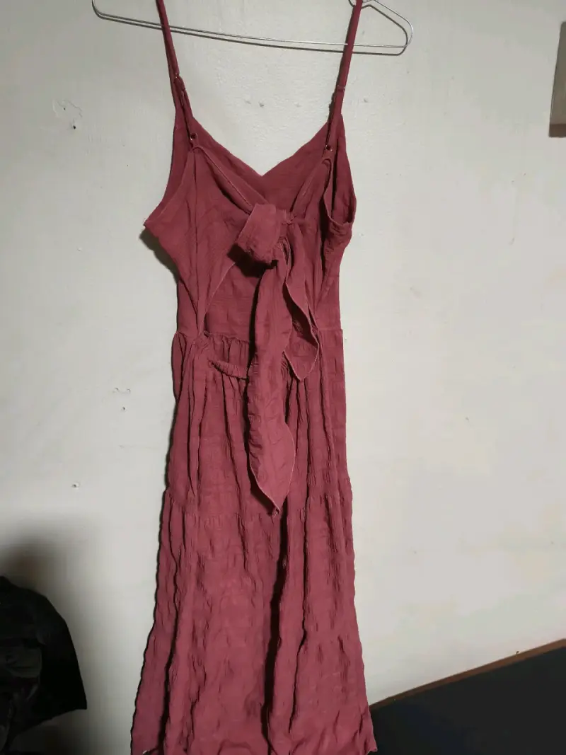 Vestido largo rojo con tirantes delgados - 2