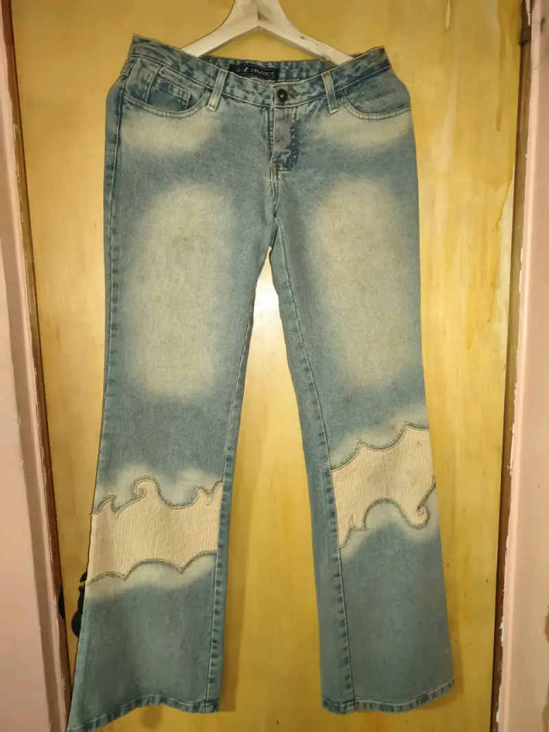 Jeans acampanados de mezclilla azul - 1