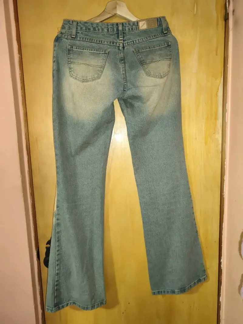 Jeans acampanados de mezclilla azul - 2