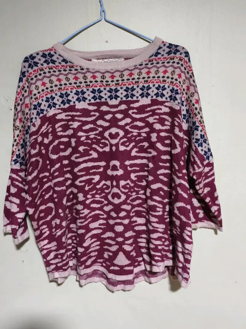 Suéter de lana con diseño geométrico multicolor
