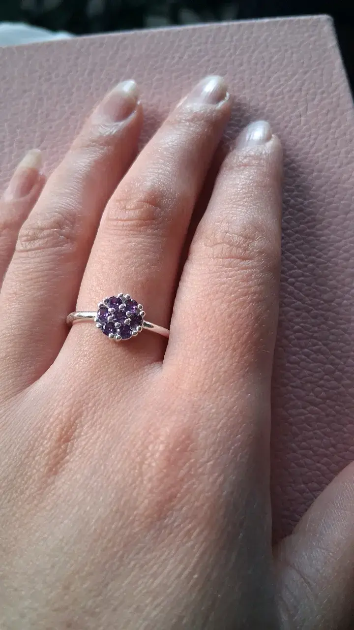 Anillo de plata con piedras moradas - 1