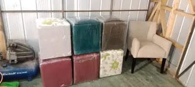 Puffs decorativos en varios colores - miniatura 1