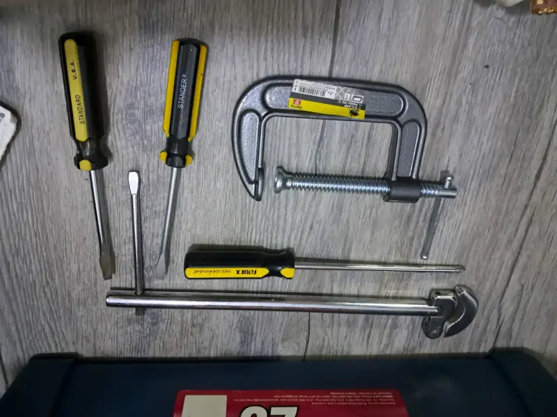 Set de herramientas manuales con caja Rimax - 10
