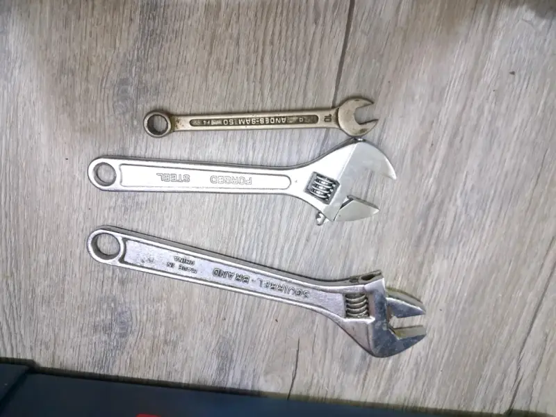 Set de herramientas manuales con caja Rimax - 11