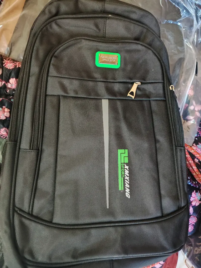 Mochila negra deportiva Kuyang con múltiples compartimentos