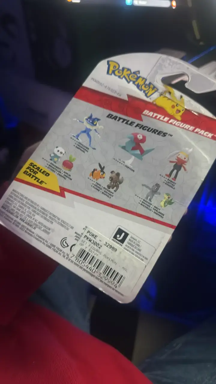 Pack de Figuras Pokémon Machop y Snivy - 3
