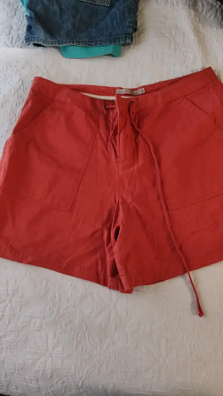 Shorts rojos de mujer con cordón