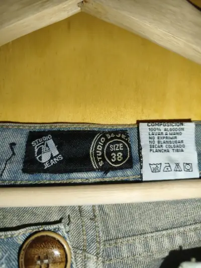 Jeans de mezclilla con diseño único - miniatura 3