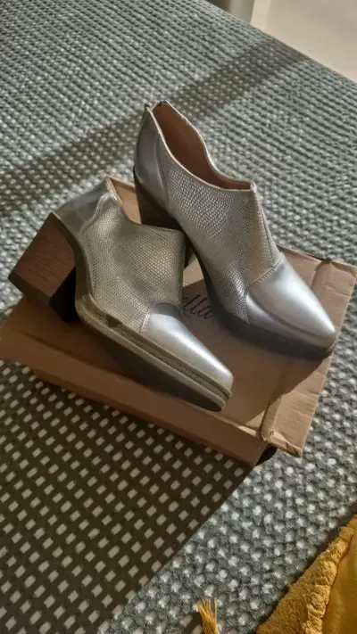 Zapatos de tacón plateados talla 37 - miniatura 1
