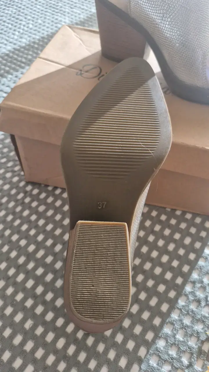 Zapatos de tacón plateados talla 37 - 2